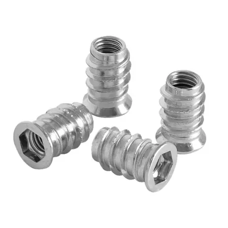 Vezi acum Set 4 piulițe de inser UNIOR