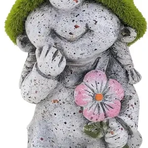 Decorațiune MagicHome, Fată cu pălărie verde, ceramică, 9,5x6,5x17,8 cm Preferatul clienților